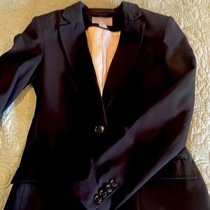 H&M black lined blazer one button close with slit in back.